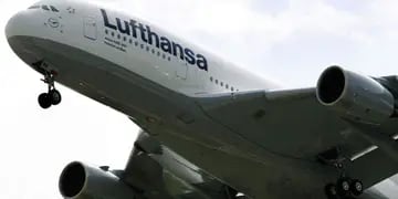LUFTHANSA. Un avión con el logo de la firma, en una imagen ilustrativa (AP/Archivo).