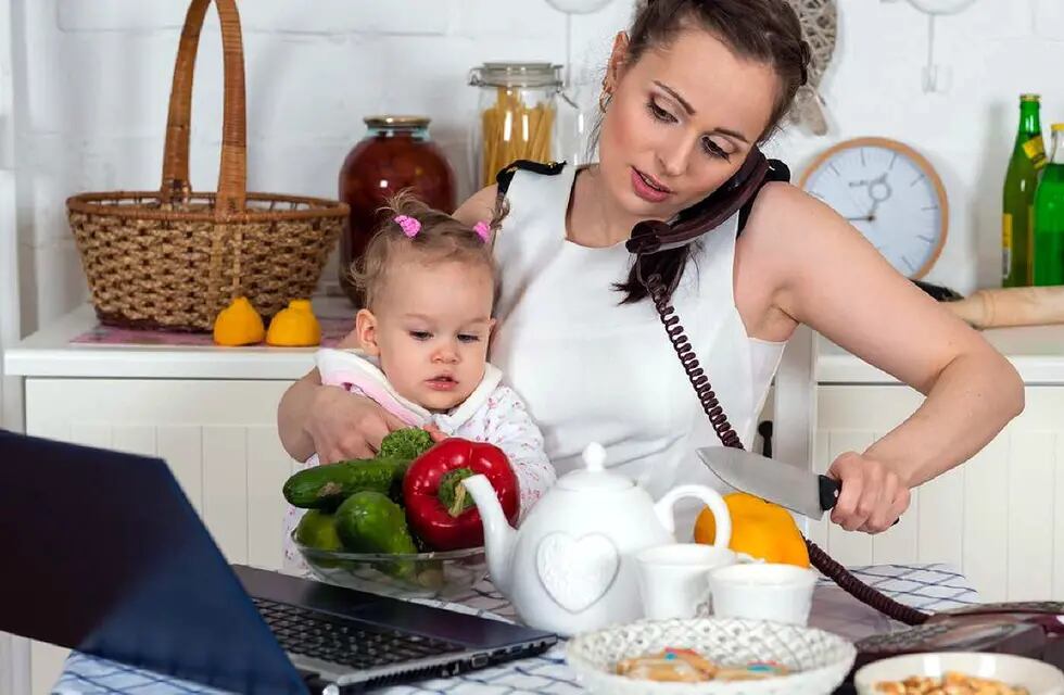Empleadas domésticas y niñeras con aumento: cuánto cobran este mes por 4 horas de trabajo o 30 días (Imagen ilustrativa / Web)