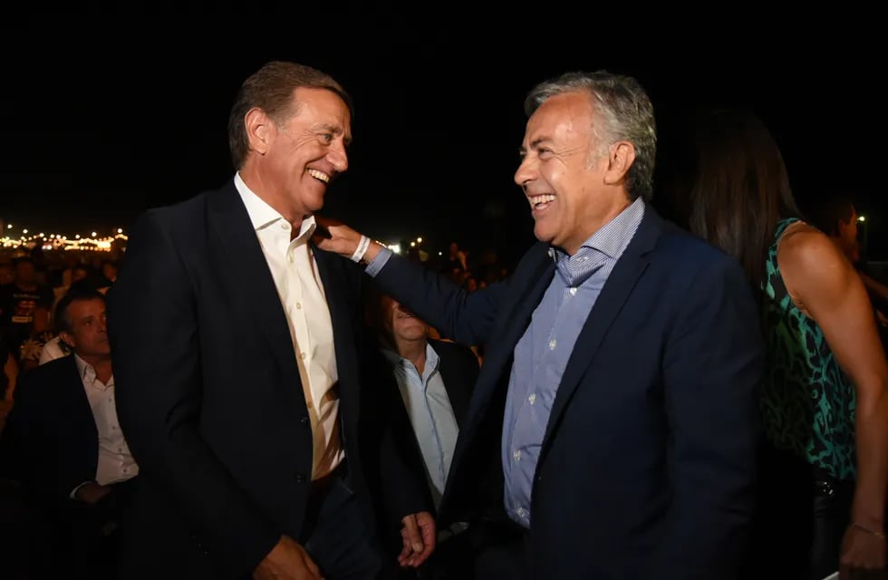 Rodolfo Suárez y Alfredo Cornejo en la Fiesta de la Cosecha. Prensa Cornejo.