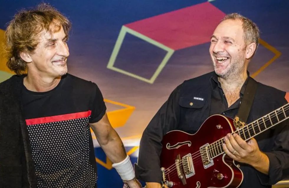 Los reconocidos músicos Fernando Samalea y Fernando Kabusacki junto a dos guitarristas locales, en un concierto vanguardista.