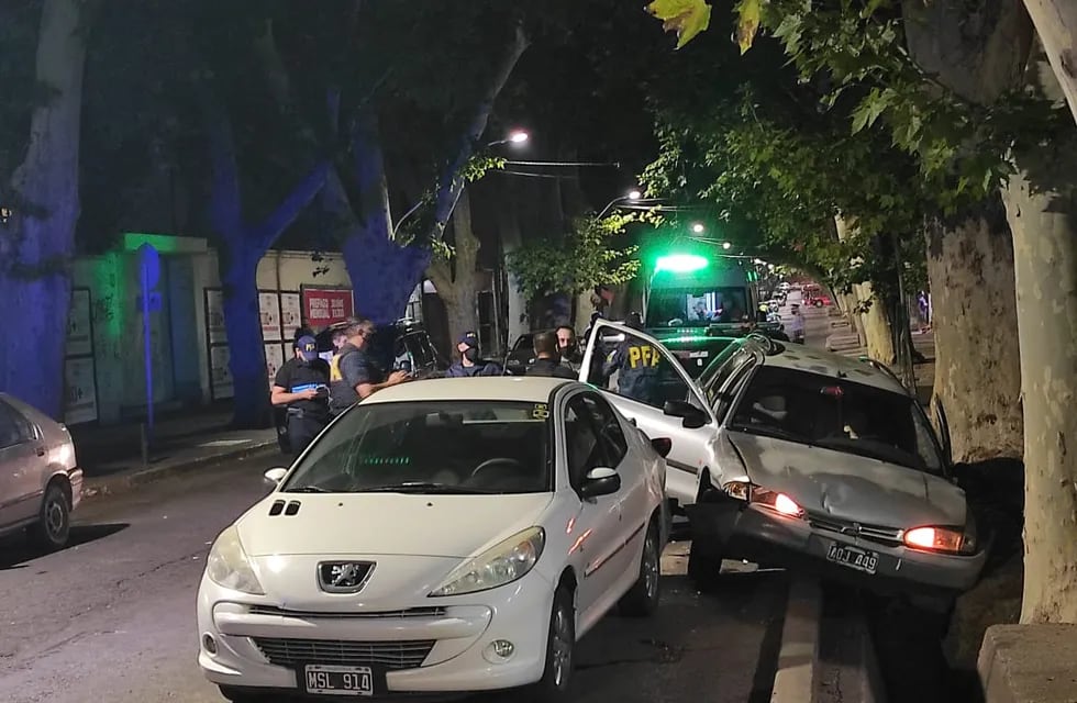 Así quedó el auto de Martínez, luego de que fuera ultimado. / Nicolás Ríos, Los Andes.