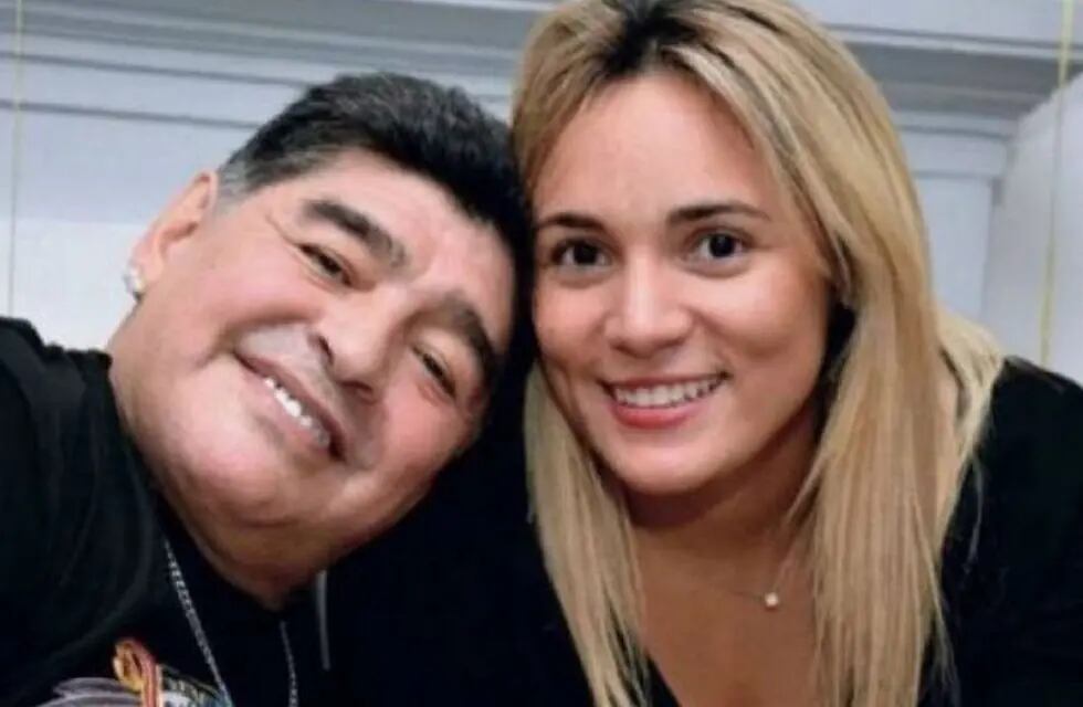 Rocío Oliva junto a Diego Maradona / Archivo