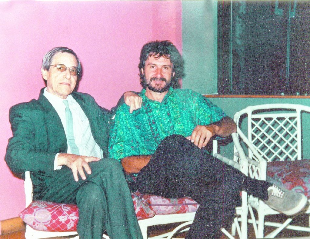  El gran poeta Fernando Lorenzo junto a su hijo, Ramiro.