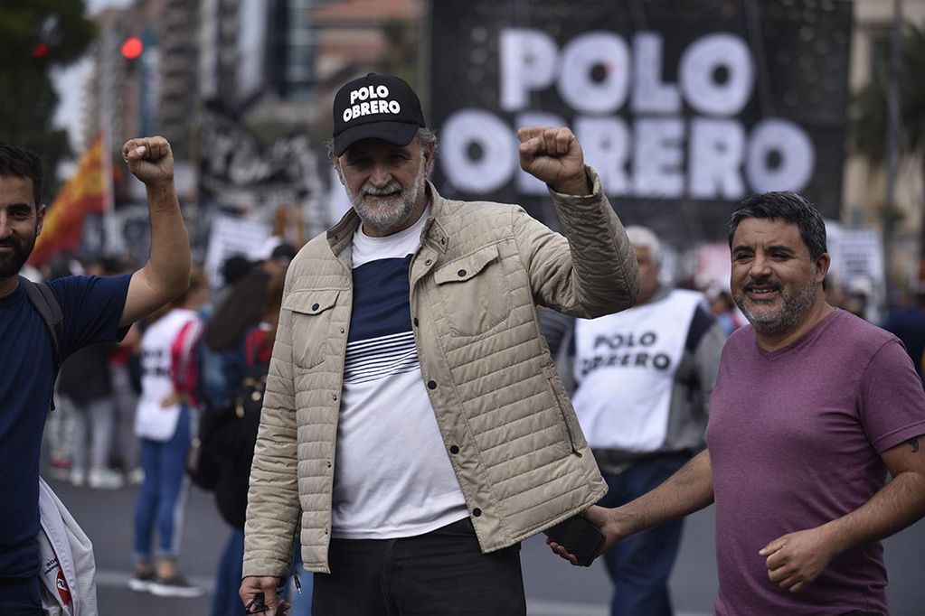 Dirigente Polo Obrero Eduardo Bellliboni, marcha federal piquetera. Organizaciones sociales Polo Obrero marchan por el centro de la ciudad de Córdoba. (Ramiro Pereyra/La Voz)