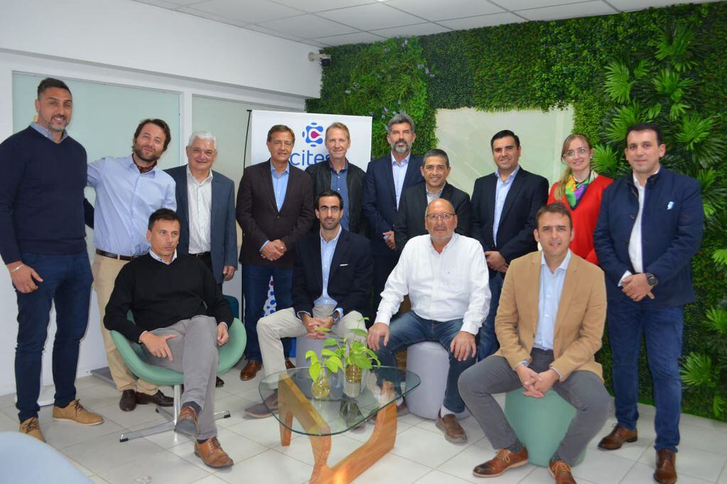 El gobernador Rodolfo Suárez junto a intendentes y autoridades del Grupo Sancor Seguros