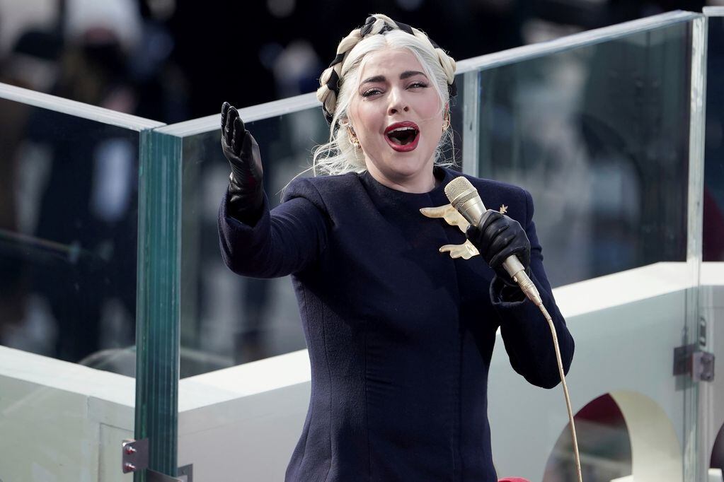 Lady Gaga interpretó el himno de EEUU - AP