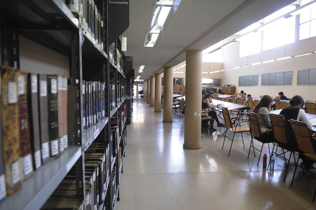 Biblioteca San Martín. Foto: Marcelo Rolland / Los Andes