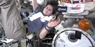 La astronauta italiana Samantha Cristoforetti volvió al espacio y llevó a su muñeca Barbie
