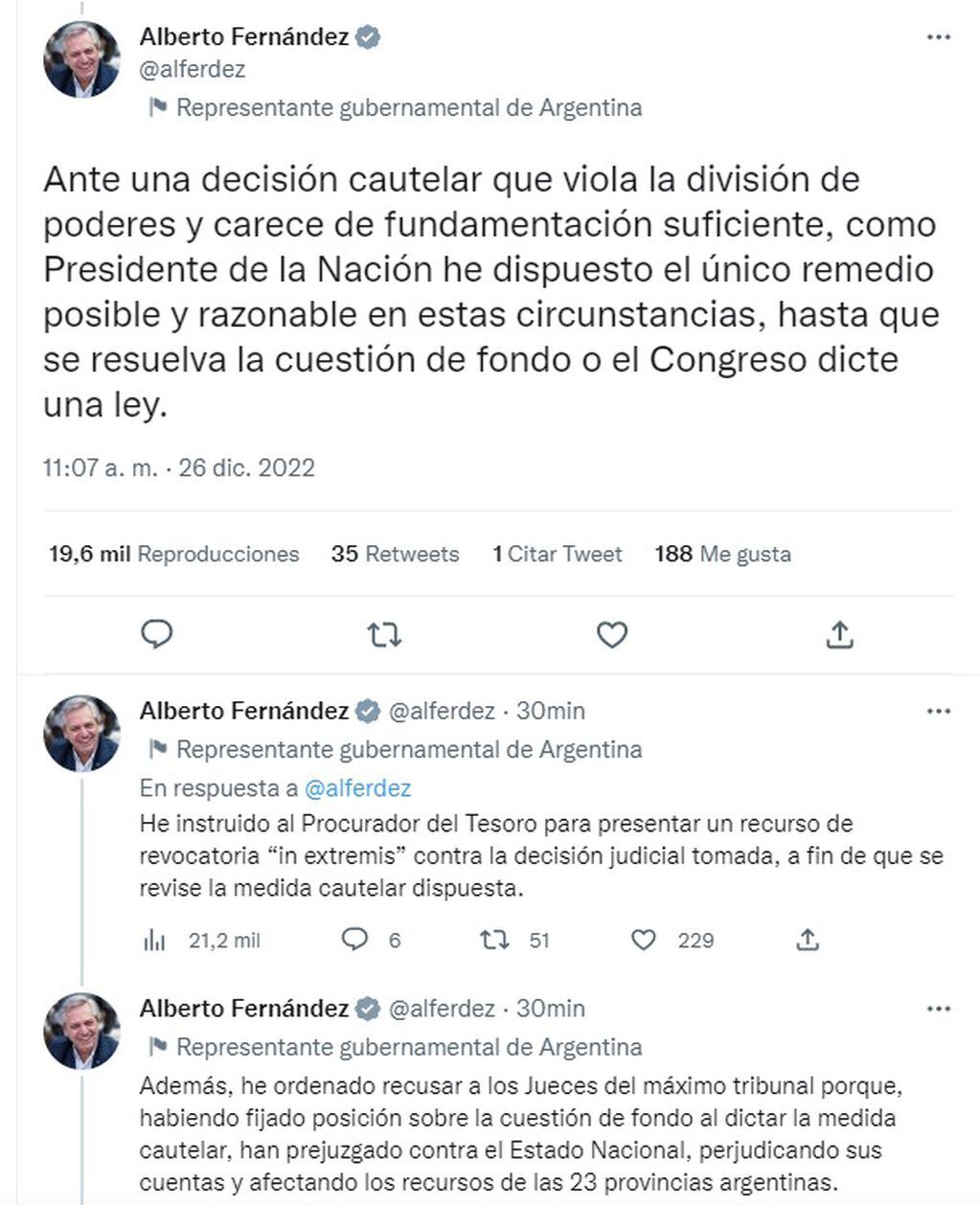 Los tuits de Alberto Fernández: finalmente acatará el fallo de la Corte (Twitter)