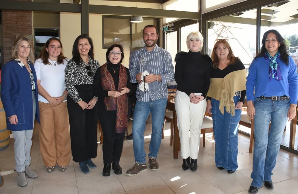 Claudia Yanzón, Alejandra Gil Posleman, Carina Egea, Cristina Pandolfi, Sebastián Bonfanti, Fátima Villagra, Nancy López y Viviana Valverde.