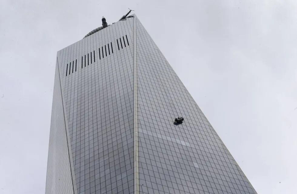 Rescataron a dos hombres que quedaron colgados en el piso 69 del World Trade Center