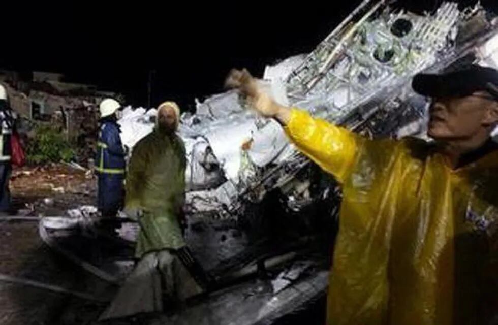 Al menos 51 muertos al estrellarse un avión de pasajeros de TransAsia en Taiwán