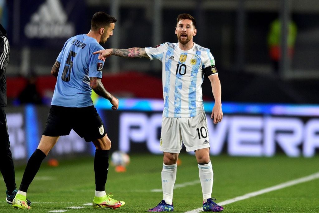Messi sigue descollando y Argentina le gana a Uruguay por eliminatorias sudamericanas. (Foto: AP)