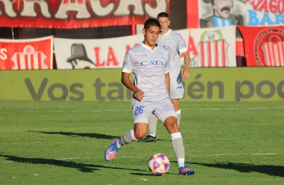 Mateo Mendoza tuvo su debut oficial en el primer equipo de Godoy Cruz / Prensa Club Godoy Cruz.