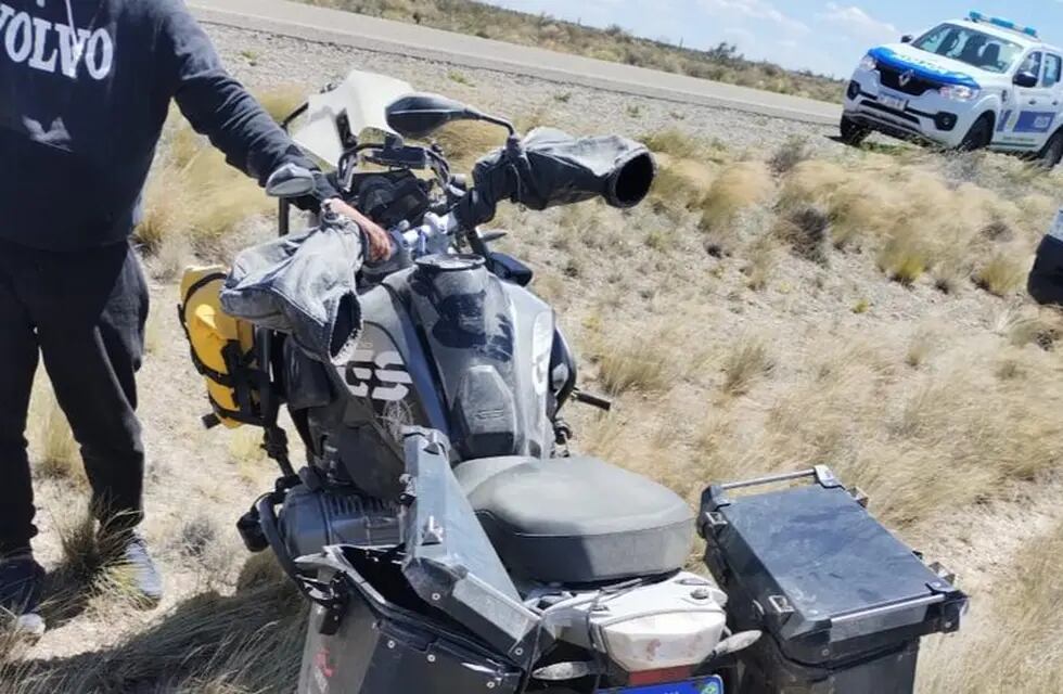 Un turista brasileño murió tras despistarse con su moto por fuertes ráfagas de viento en Chubut