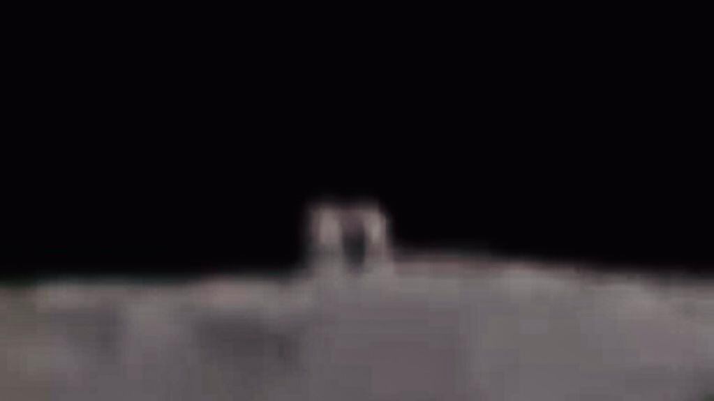 La misión espacial china que recorre la superficie lunar detectó una extraña formación.