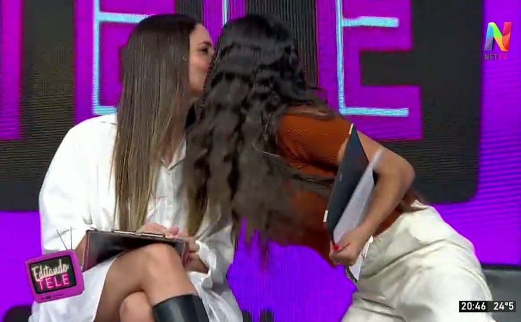 Romina Uhrig y Daniela Celis se besaron.