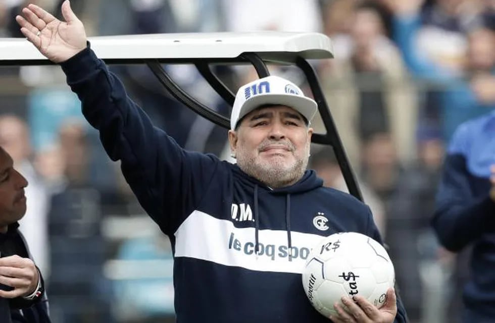El astro Diego Armando Maradona, actual entrenador de Gimnasia y Esgrima La Plata, podría ser el próximo DT del seleccionado de España.
