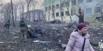 Ucrania acusó a Rusia de bombardear un hospital pediátrico: confirmaron 17 heridos