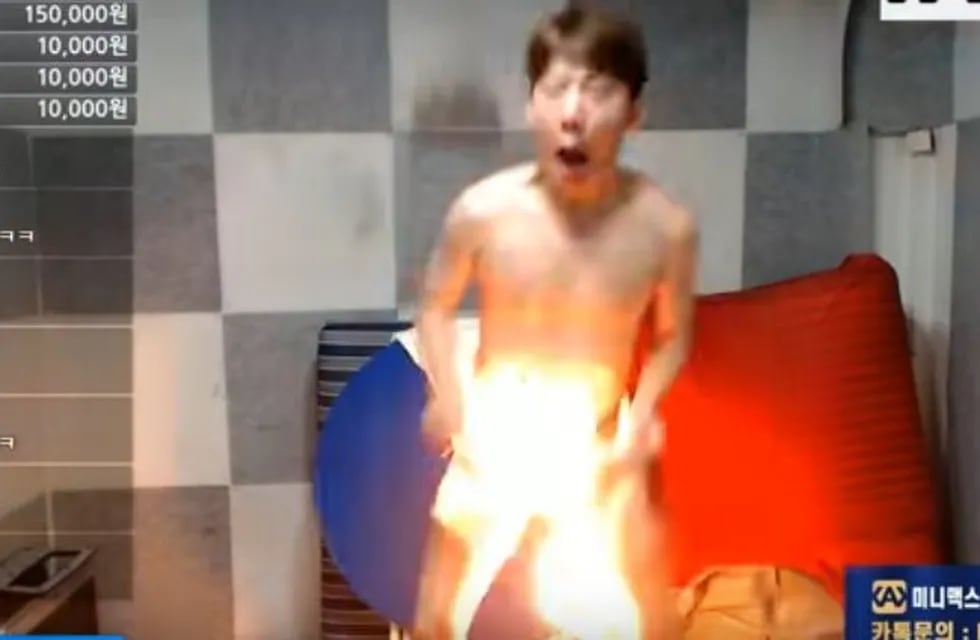 El youtuber prendió fuego sus genitales para cumplir un reto de sus seguidores. Foto: Captura YouTube