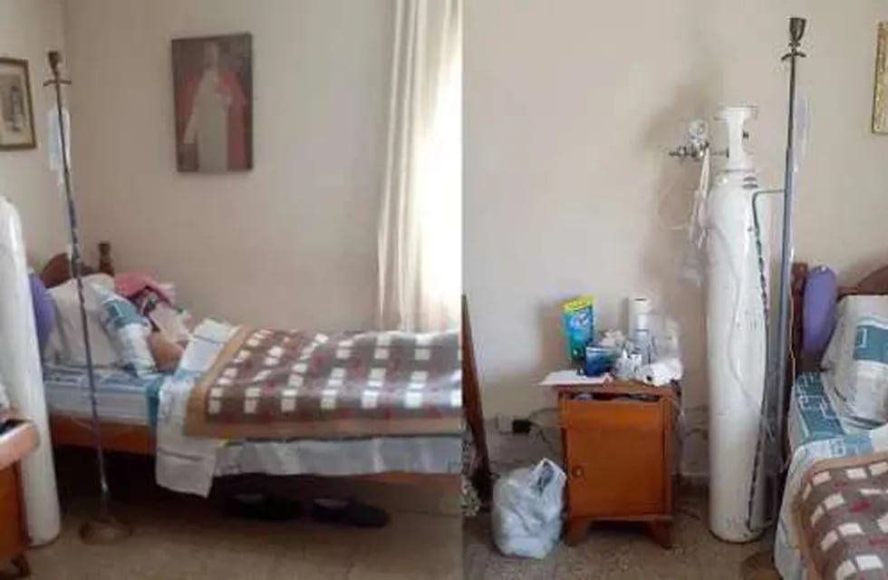 Un enfermero debió montar una unidad de terapia intensiva en su casa para atender a un familiar. Foto: gentileza