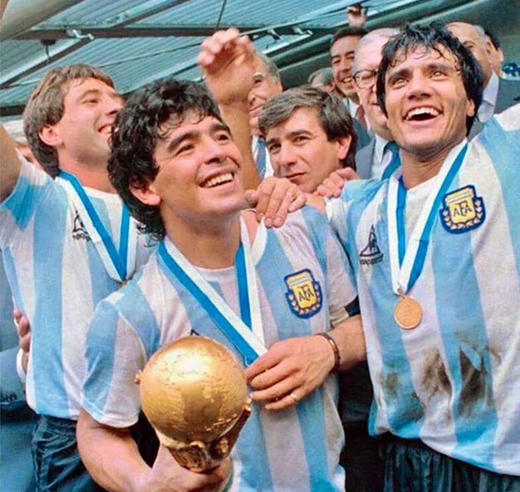 Héctor "El Negro" Enrique  junto a Diego Maradona, en el Mundial 86.