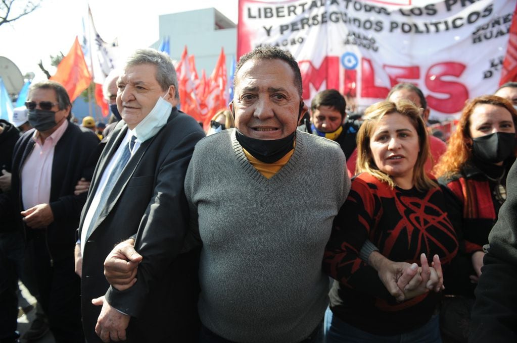 El dirigente social Luis D'Elía quedó hoy en libertad condicional - Clarín