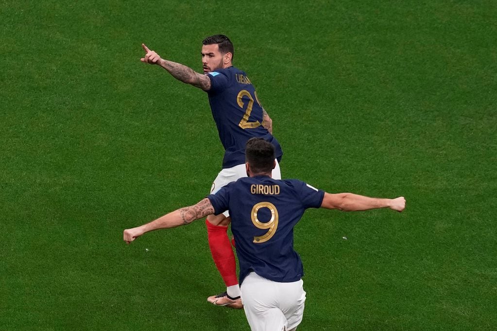 Francia se puso rápidamente en ventaja gracias a un gol de Theo Hernández. (AP).