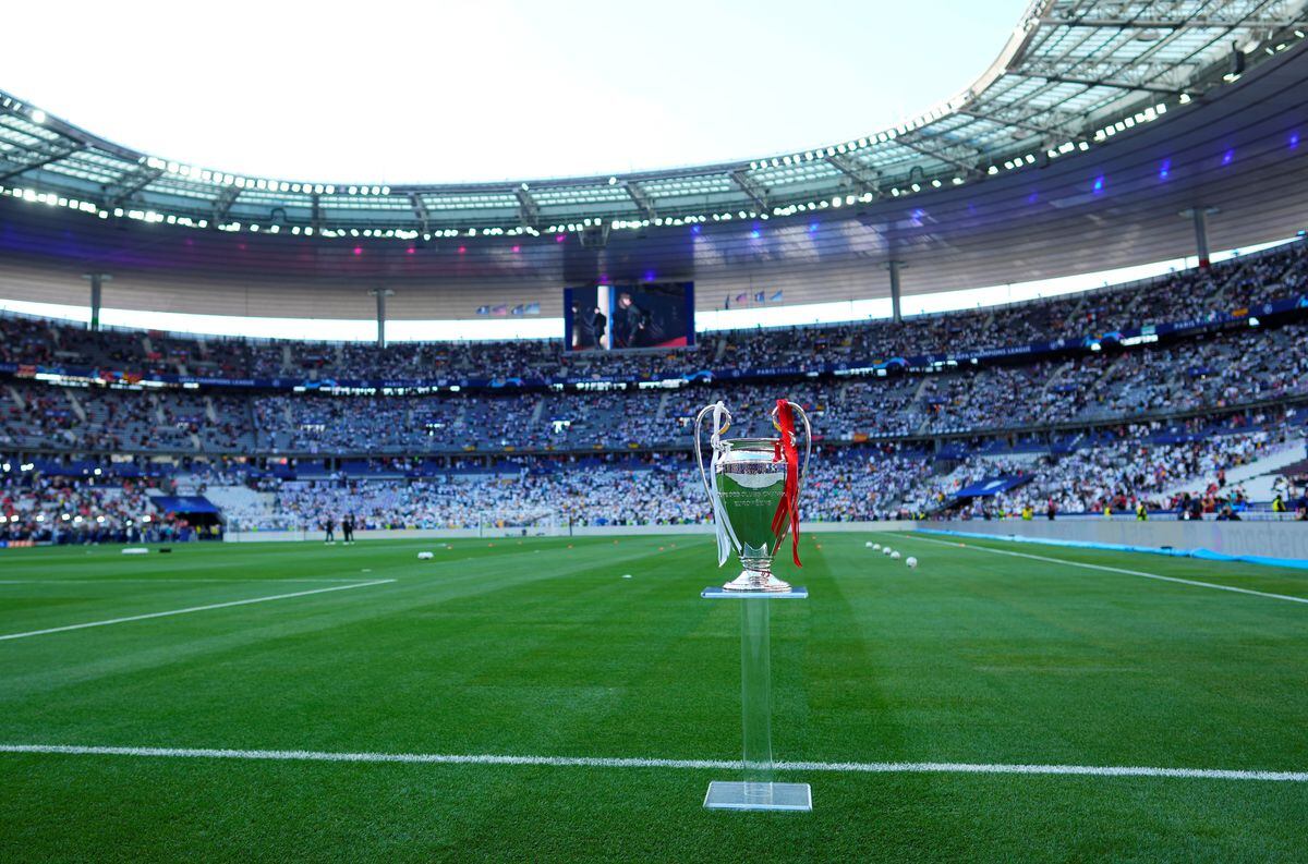 El trofeo de la Champions League en el estadio de París en la última gran final que animaron Real Madrid y Liverpool. / Gentileza.