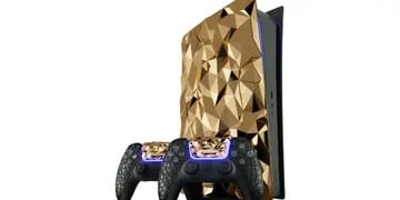 Así es la PlayStation 5 de 20 kilos de oro, con piel de cocodrilo y que vale millones de euros