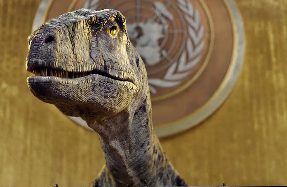 Frankie The Dino irrumpió en la sala de la Asamblea General y advirtió a los presentes sobre el cambio climático.