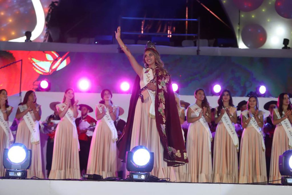 Milagros Canteros, la nueva reina de la Vendimia de San Rafael, representó al distrito de El cerrito.