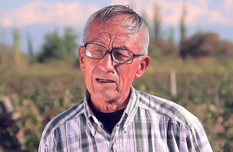 El productor compró su primera finca en 1987 y desde entonces participa de la vitivinicultura mendocina, sin perder nunca su espíritu de trabajo incansable.