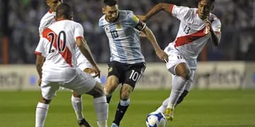 Argentina igualó sin goles ante el elenco de Gareca en La Bombonera y deberá esperar un milagro el martes en Ecuador. 