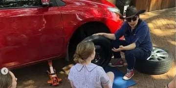 Una escuela de Australia enseña a cambiar ruedas