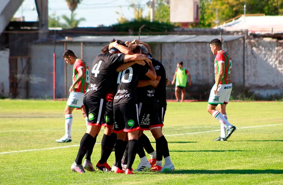 El Cruzado derrota a Sportivo Las Parejas por 1-0 con un tanto de Matías Persia. / Gentileza: Martín Pereyra.