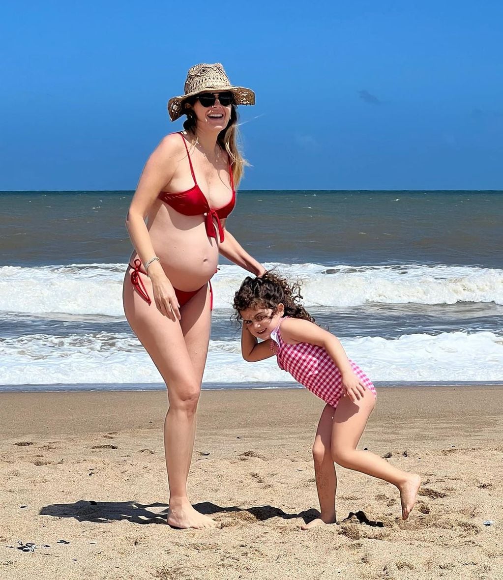 Isabel Macedo luce feliz su pancita de seis meses de embarazo