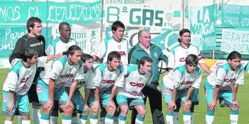 Seis técnicos tuvo el Tomba en  2004-05, una temporada que quedó signada por el último partido oficial en la Bodega.