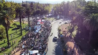 Masiva movilización en Mendoza de estudiantes y trabajadores que se sumaron a la marcha universitaria nacional