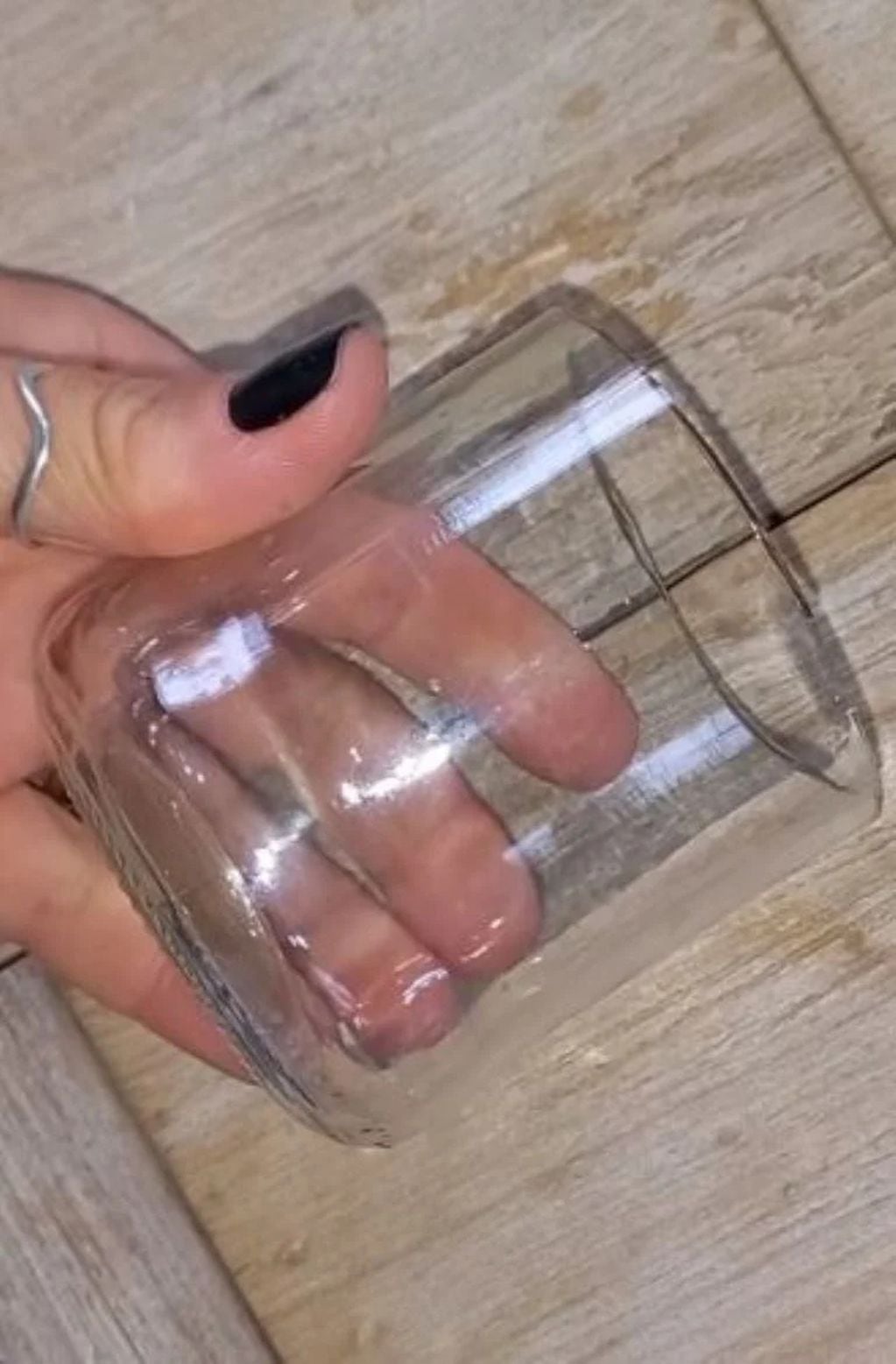 Así podes reciclar unos frascos de vidrio y crear este adorno