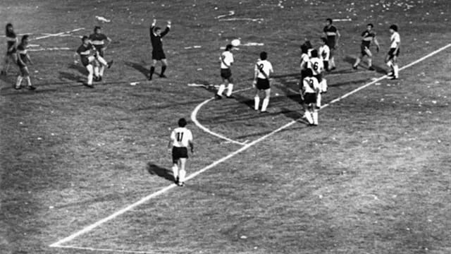 En 1976 Boca derrotó a River 1-0 con gol de Rubén Suñé de tiro libre. Extrañamente no hay registros fílmicos del único tanto del partido. 