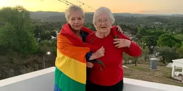 Compartió una foto de su abuela con la novia en día de la Visibilidad Lésbica