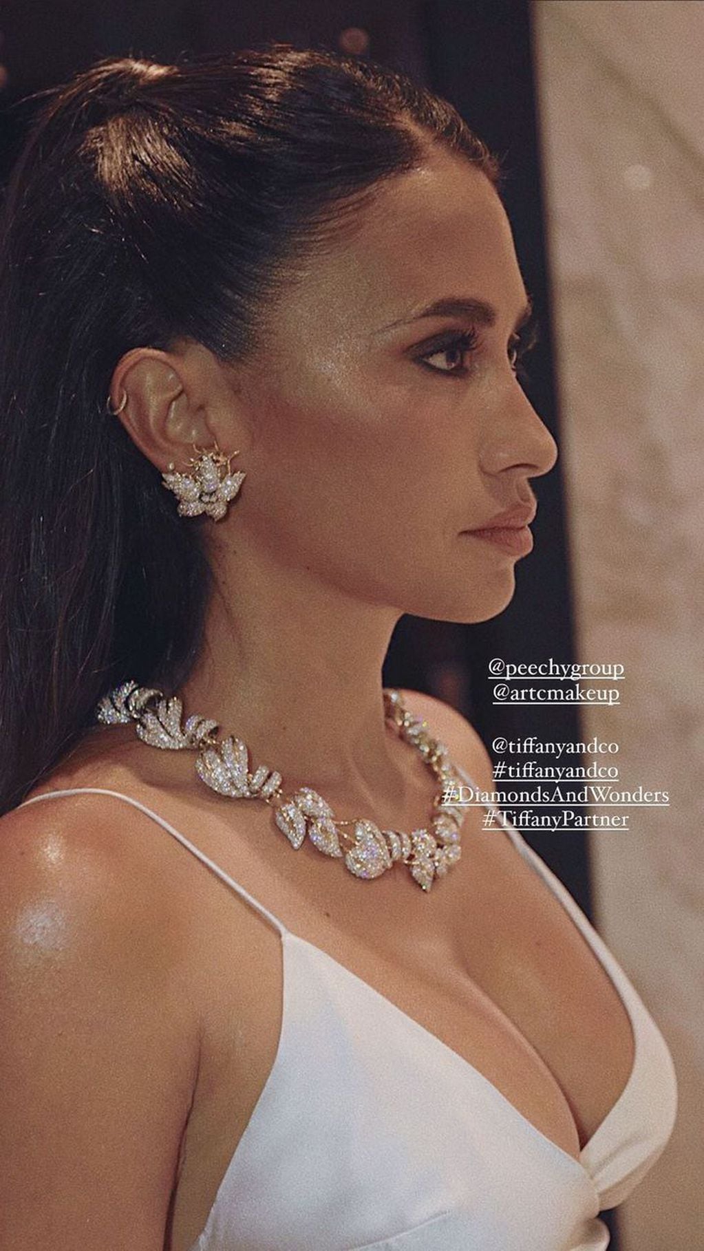 Antonela Roccuzzo publicó una foto del maquillaje y las joyas que usó en la ciudad de México para un evento de Tiffany.