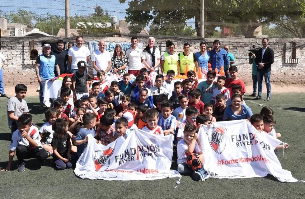 River y un gesto solidario que conmovió a nenes de una escuelita de fútbol en Godoy Cruz