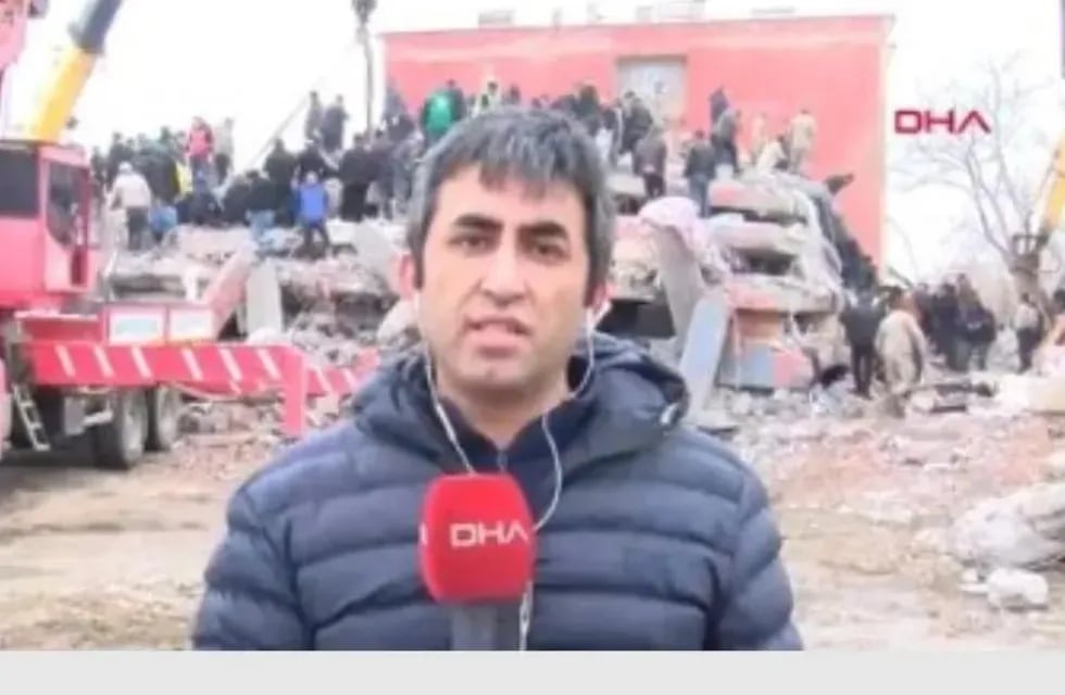 El reportero de DHA captó imágenes del segundo terremoto en Turquía. Foto: DHA
