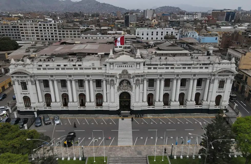 Pese a las protestas, el Congreso de Perú no aprobó el adelantamiento de las elecciones. / Foto: Martín Mejía