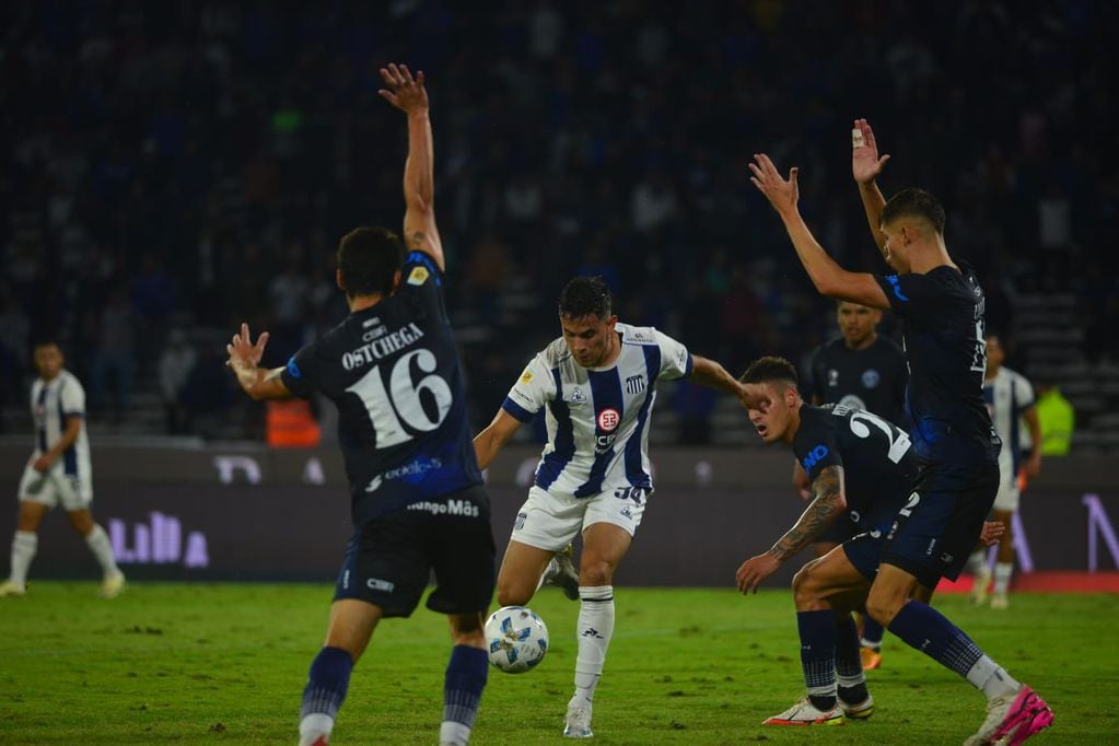 Talleres recibió a Independiente Rivadavia de Mendoza por la fecha 13 de la Zona A de la Copa de la Liga Profesional. El partido se jugó en el estadio Mario Alberto Kempes. (Nicolás Bravo / La Voz)