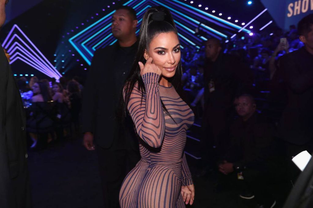 La estrella de telerrealidad lanzó junto a su familia el nuevo reality "The Kardashians".