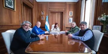 Los sindicalistas Moyano, Plaini, Correa y Manrique con CFK en el Senado.