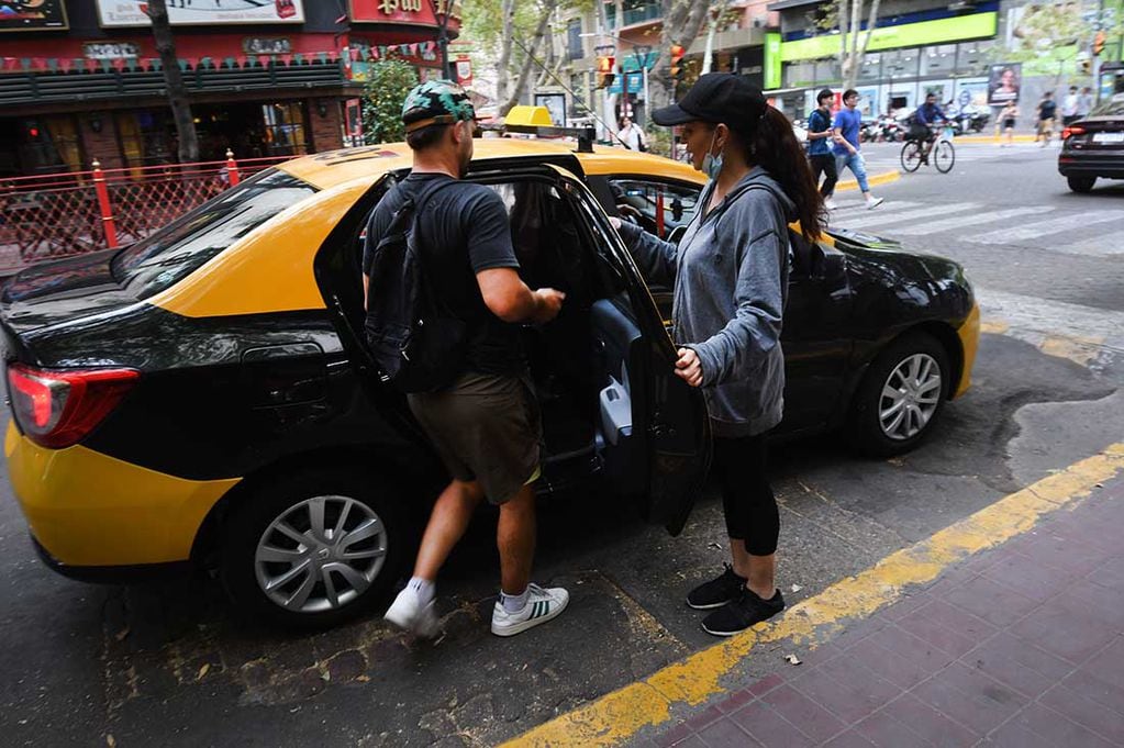 Mendoza es la primera provincia que permite a taxistas trabajar con Uber de forma regulada. Foto: José Gutierrez / Los Andes 